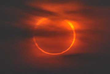 Δακτυλιοειδής έκλειψη την Παρασκευή πέτυχε ρεκόρ χιλιετίας