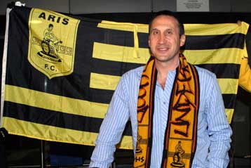 «Μόνο ο Αρης άξιζε» τόνισε ο Ντέιβιντ Μπλατ κατά την άφιξή του