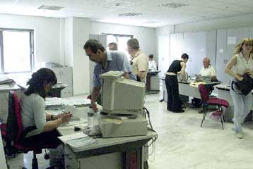 Ασφάλιση ΙΚΑ και για τους δημοσίους υπαλλήλους ετοιμάζει η κυβέρνηση