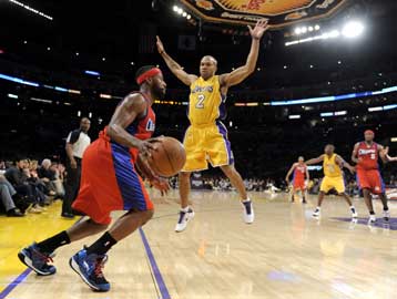 Περίπατο οι Λέικερς με τους Κλίπερς, ήττα για το Σαν Αντόνιο