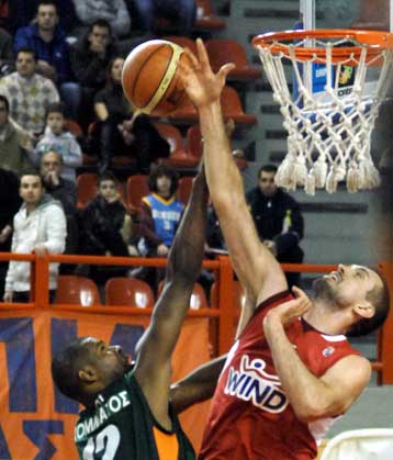 Ο Ολυμπιακός έκανε… περίπατο στον Κάμπο απέναντι στην Ολύμπια