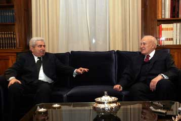 Οι εξελίξεις στο Κυπριακό απασχόλησαν τη συνάντηση Χριστόφια-Παπούλια