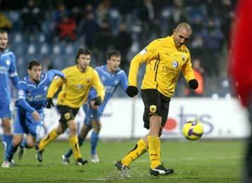 Η ΑΕΚ έ-Χ-ασε την ευκαιρία για «διπλό» και έμεινε στο 1-1 με τον Ηρακλή