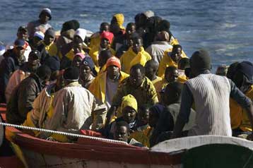 Ραγδαία μειώθηκαν οι Αφρικανοί μετανάστες που έφθασαν στην Ισπανία το 2009