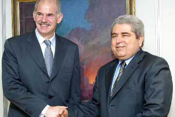 Στην πυρόπληκτη Αρτέμιδα οι Δημ.Χριστόφιας και Γ.Παπανδρέου