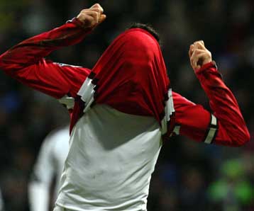 Επιστροφή με γκολ για τον Φάμπρεγας, βαθμολογική ανάσα για την Μπλάκμπερν