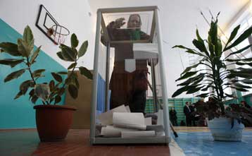 Σε δεύτερο γύρο εκλογών Γιανούκοβιτς-Τιμοσένκο στην Ουκρανία