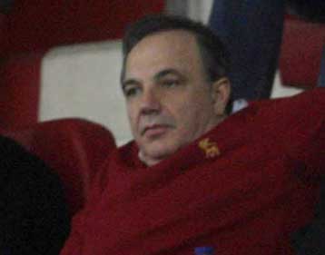 Συγγελίδης μαινόμενος μετά την ήττα από τον Παναθηναϊκό στο βόλεϊ