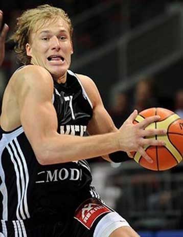 Υπέγραψε στην ΑΕΚ ο Λιθουανός Μαζέικα που δήλωσε… ενήμερος για τα προβλήματα