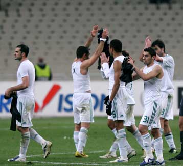 «Πράσινα» χαμόγελα, γκάζια από Νιόπλια και αμυντικός