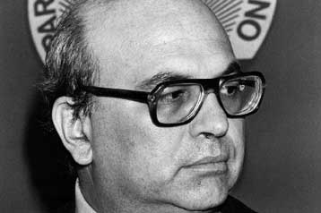 Δέκα χρόνια από το θάνατο του Κράξι επανέρχεται η πολιτική σύγκρουση στην Ιταλία