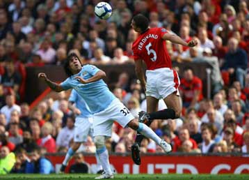 Στο «πόδι» το Μάντσεστερ για τον ημιτελικό του Λιγκ Καπ μεταξύ Σίτι και Γιουνάιτεντ