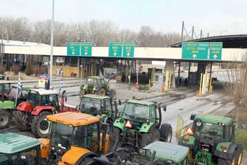 Στην Κομισιόν η Βουλγαρία για τον αποκλεισμό των συνοριακών σταθμών από τους αγρότες