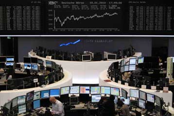 Aνοδος στα ευρωπαϊκά χρηματιστήρια τη Δευτέρα, κλειστή η Γουόλ Στριτ