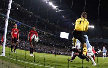 Ο Τέβες εκδικήθηκε την Γιουνάιτεντ και έδωσε μισό εισιτήριο στη Σίτι