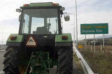 Συνέχεια των αγροτικών κινητοποιήσεων με μπλόκα στις εθνικές οδούς