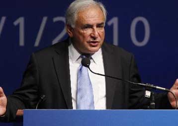 «Σοβαρό πρόβλημα» η Ελλάδα, αλλά δεν κινδυνεύει η συνοχή της ευρωζώνης, λέει το ΔΝΤ