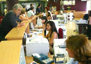 «Φορολογικά ΚΕΠ» δημιουργεί σε όλη τη χώρα το υπουργείο Οικονομικών