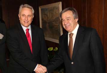 «Ευρωπαϊκή πρακτική» τα 5 έτη για την ιθαγένεια στους μετανάστες, λέει ο Γκουτιέρες