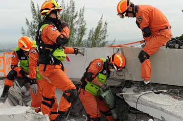 Εργαλεία υψηλής τεχνολογίας βοηθούν την κατεστραμμένη Αϊτή