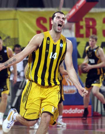 Στους υποψήφιους για τους δέκα κορυφαίους της δεκαετίας ο Μιχάλης Κακιούζης