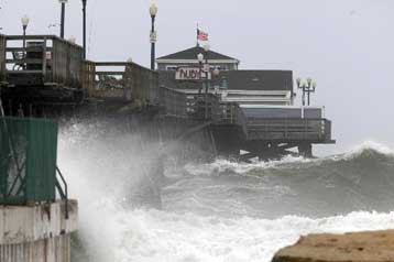 Εκκενώνονται κτήρια στο Λος Αντζελες εξαιτίας του σφοδρού κύματος κακοκαιρίας