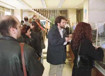 Ανησυχία για τη φυγή καταθέσεων από τις ελληνικές τράπεζες