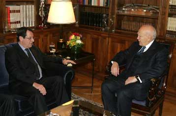 Επαφές Αναστασιάδη στην Αθήνα με την πολιτειακή και πολιτική ηγεσία