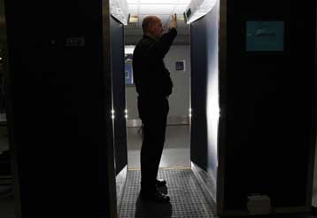 Αναβλήθηκε η συζήτηση για τους σαρωτές σώματος στα αεροδρόμια της ΕΕ