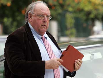 «Λουκέτο» και συγχωνεύσεις σε δεκάδες υπηρεσίες του Δημοσίου