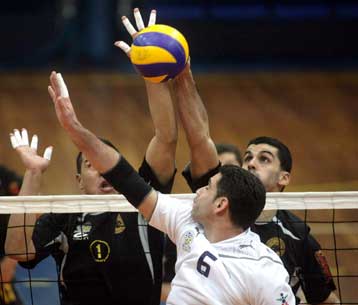 Ο Πανελλήνιος νίκησε την ΑΕΚ και… τους οπαδούς της και πήρε την πρόκριση