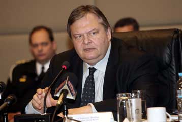 «Βέτο» Βενιζέλου για το θέμα των πρόωρων συνταξιοδοτήσεων των ενστόλων