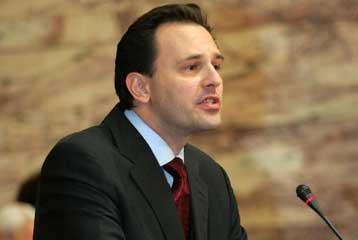 Θα συνεχίσουμε να παίρνουμε πρωτοβουλίες για το θέμα της ΠΓΔΜ, λέει το ΥΠΕΞ