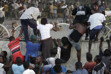 Για «βιομηχανία» βοήθειας στην Αϊτή κάνει λόγο το Lancet