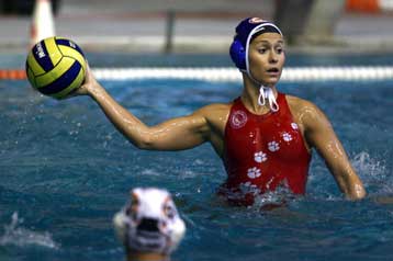 Νίκη πρόκρισης ο Ολυμπιακός, ήττα με ελπίδες η Βουλιαγμένη στο Champions Cup γυναικών