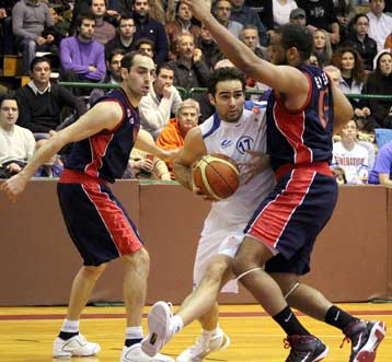 «Ξεκόλλησε» η Καβάλα με νίκη 76-68 του Πανιωνίου