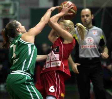 Συνεχίζει αήττητος ο Αθηναϊκός κέρδισε και μέσα στη Λεωφόρο