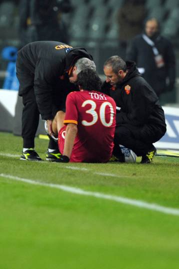 Ανησυχία για Τόνι στη Ρόμα, πιθανότατα χάνει το ματς με τον Παναθηναϊκό