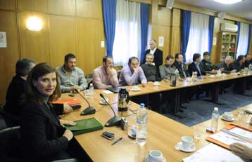 Χρήματα δεν υπάρχουν επανέλαβε η Κ.Μπατζελή, σκληραίνουν τη στάση τους οι αγρότες