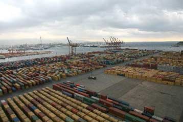 Μείωση 41,3% του εμπορικού ελλείμματος στο 11μηνο του 2009