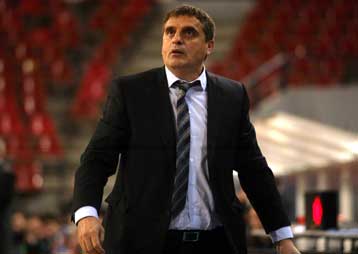 Παραιτήθηκε από την ΑΕΚ ο Πεδουλάκης, ανέλαβε ο Μηνάς Γκέκος