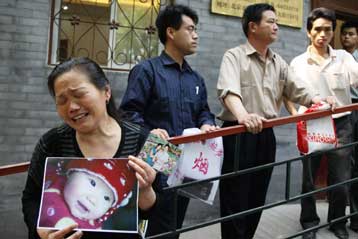 Συνεχίζεται στην Κίνα το σκάνδαλο με τα τοξικά γαλακτοκομικά