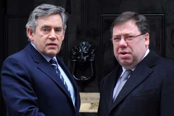 Στο χείλος της κατάρρευσης η κυβέρνηση της Β.Ιρλανδίας