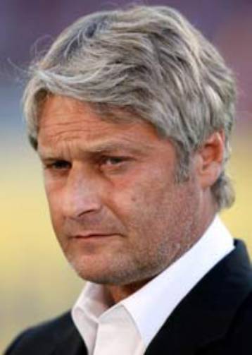 Η Βόλφσμπουργκ απέλυσε τον Φε και ψάχνει νέο προπονητή