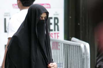 Προς μερική απαγόρευση της μπούρκας στη Γαλλία