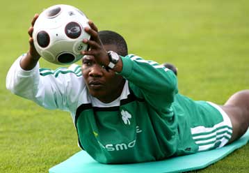 Στην Παιανία ο Σιμάο, αμφίβολος για ΑΕΚ ο Νίνης, επιμένει η Σιένα για Βύντρα