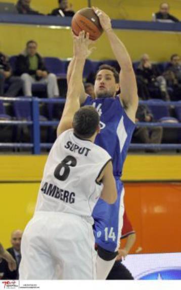 Σμιθ και Ντέιβις βοήθησαν τον Πανελλήνιο να μπει με το δεξί στους «16»