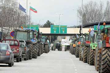 Παραμένει το αδιέξοδο και τα μπλόκα στις εθνικές οδούς και τα τελωνεία