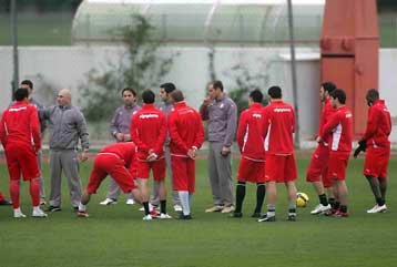 Προπονήθηκαν Νικοπολίδης και Μέλμπεργκ, «ντόπες» ηθικού από Μπάντοβιτς