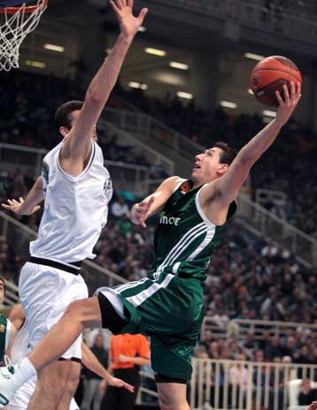 Η Παρτιζάν νίκησε 64-59 τον Παναθηναϊκό στο ΟΑΚΑ και τον έβαλε σε μπελάδες